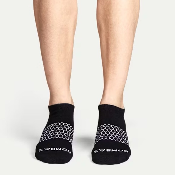 4 for less than a price of 2! / 4-pack Bombas Black Ankle Socks / NWT / Size Med - Picture 2 of 5